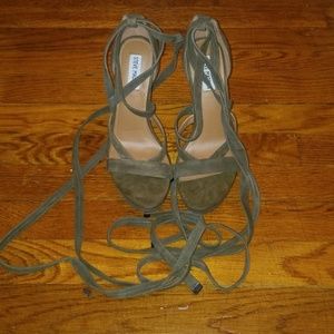 STEVE MADDEN HEELS OLIVE GREEN